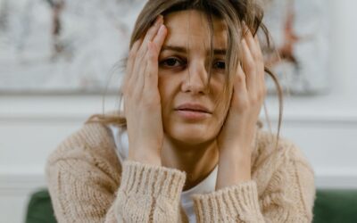 Nem üt. Nem kiabál. De szépen, csendben szétcsúszol mellette